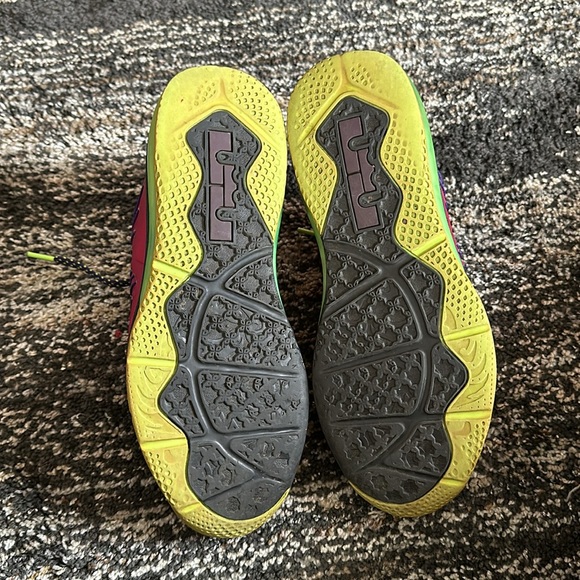 Lebron Raspberry Air Max - Picture 3 of 6
